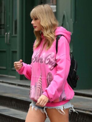 taylor-swift-new-york-city-pink-hoodie-3