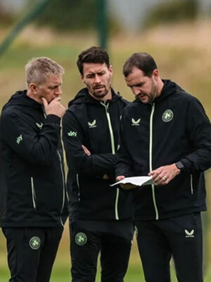 castore-ireland-heimir-hallgrimsson-football-rain-jacket-1