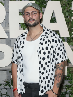cj-shrull-a-real-pain-premiere-new-york-dot-print-shirt-1