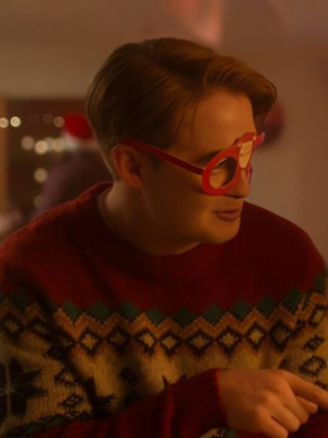 kit-connor-heartstopper-s03-christmas-red-sweater-1