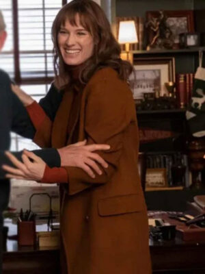 happiest-season-mackenzie-davis-brown-wool-coat