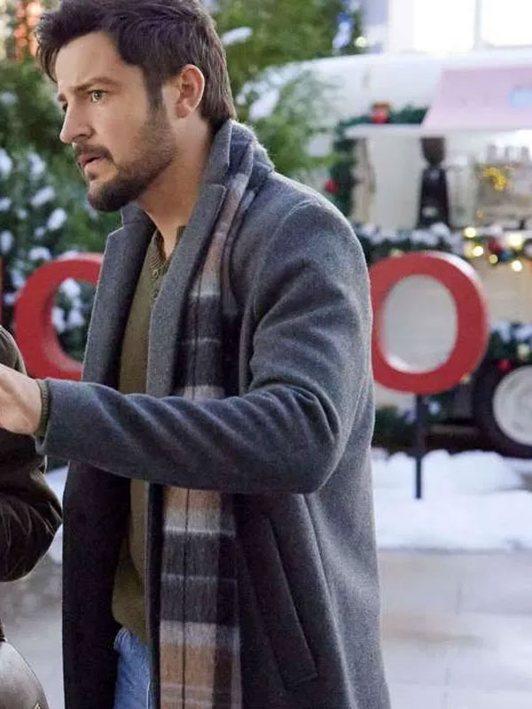 Tyler Hynes Time for Him to Come Home for Christmas Coat