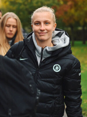 women-chelsea-fc-black-puffer-hooded-jacket-1