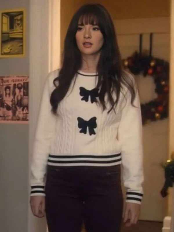 A ’90s Christmas 2024 Eve Bourne White Pullover Sweater