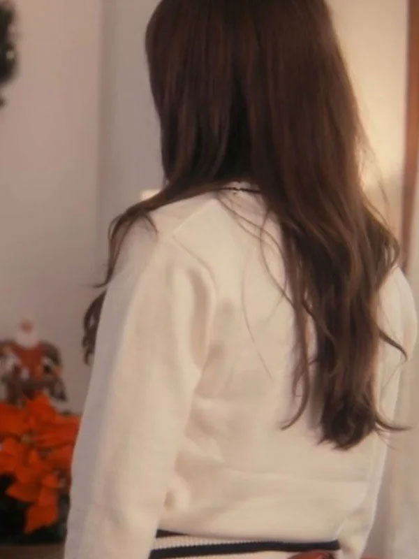 A ’90s Christmas 2024 Eve Bourne White Pullover Sweater
