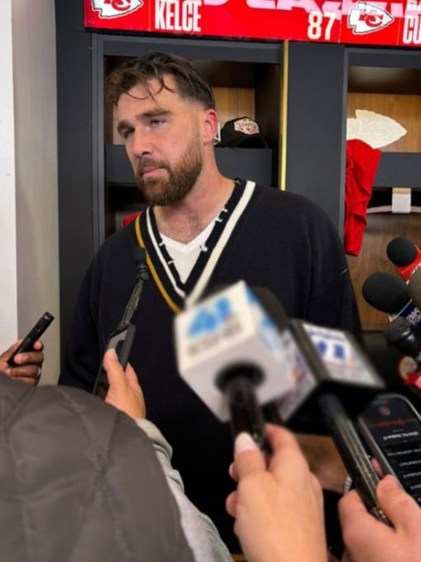 Chiefs v Chargers Game Travis Kelce V-Neck Black Sweater