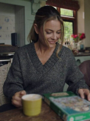 Christmas At Plumhill Manor 2024 Maria Menounos Grey Sweater