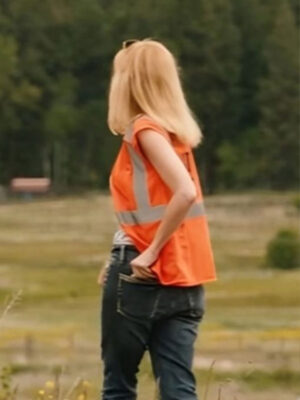yellowstone-s05-beth-dutton-orange-cotton-vest-1