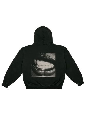 tate-mcrae-t8-lips-black-pullover-hoodie-1